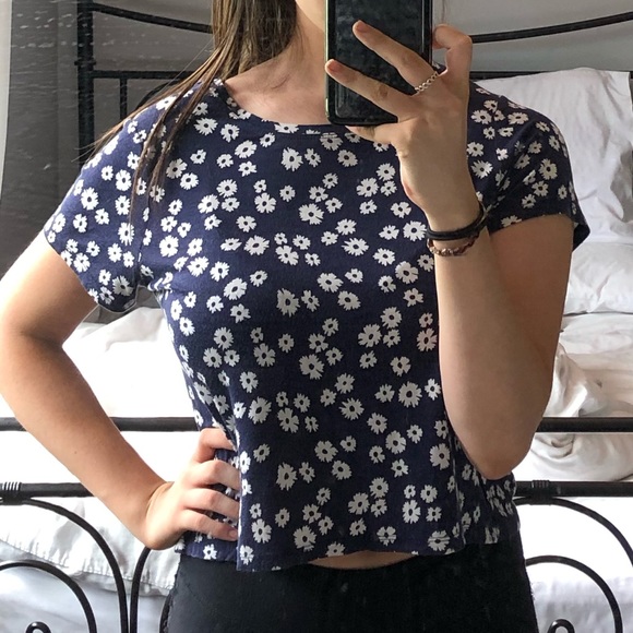 It is dark blue cropped floral t-shirt. - Picture 1 of 4
